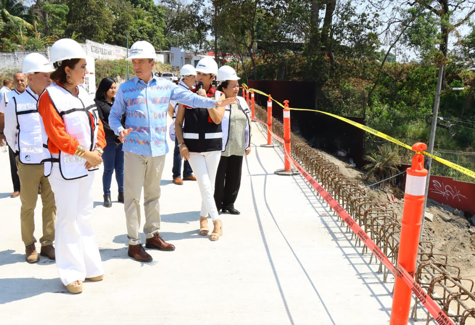 Supervisa Rutilio Escand N Avances De La Construcci N Del Paso A