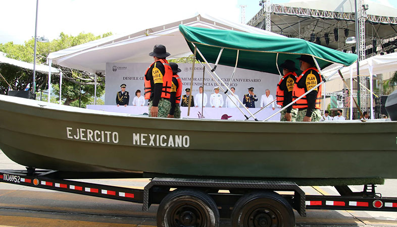 Rutilio Escand N Encabeza Desfile C Vico Militar Por El Aniversario Del Inicio De La